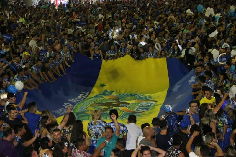 Boi Caprichoso arrasta multidão no 'Boi de Rua' - Portal Cultura do AM